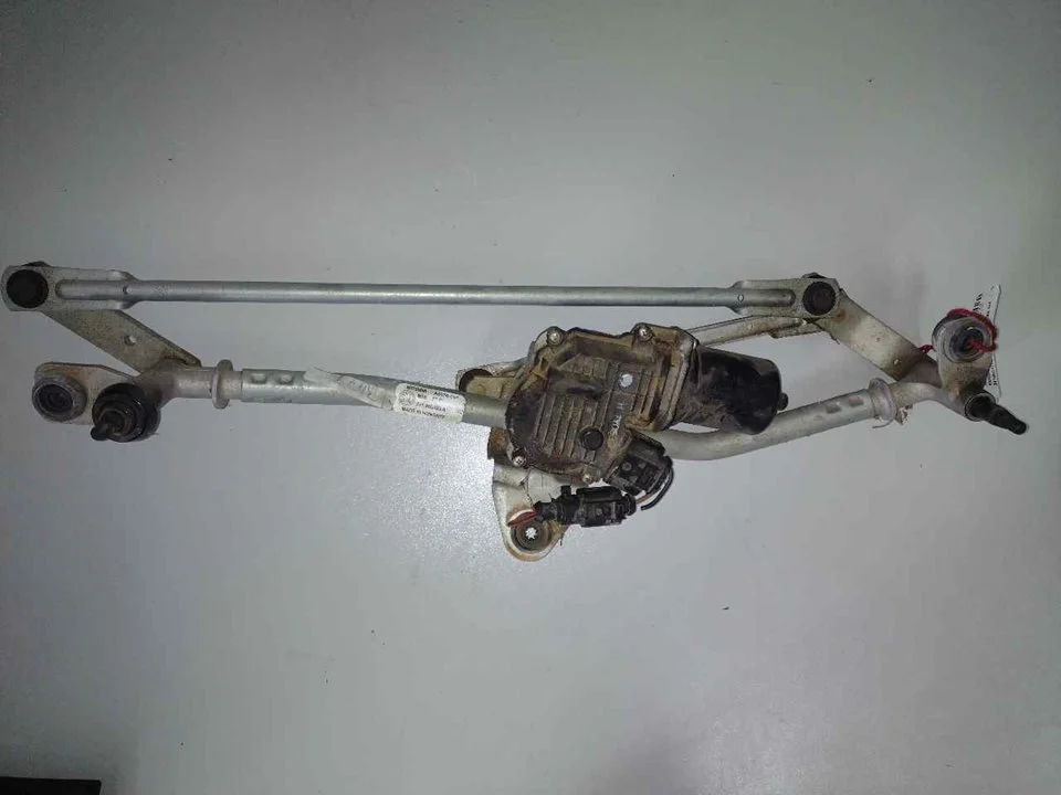 Foto de MOTOR LIMPIA DELANTERO SKODA SUPERB COMBI (3V5) 2.0 TDI (190 CV / 140 KW) referencia A0076004