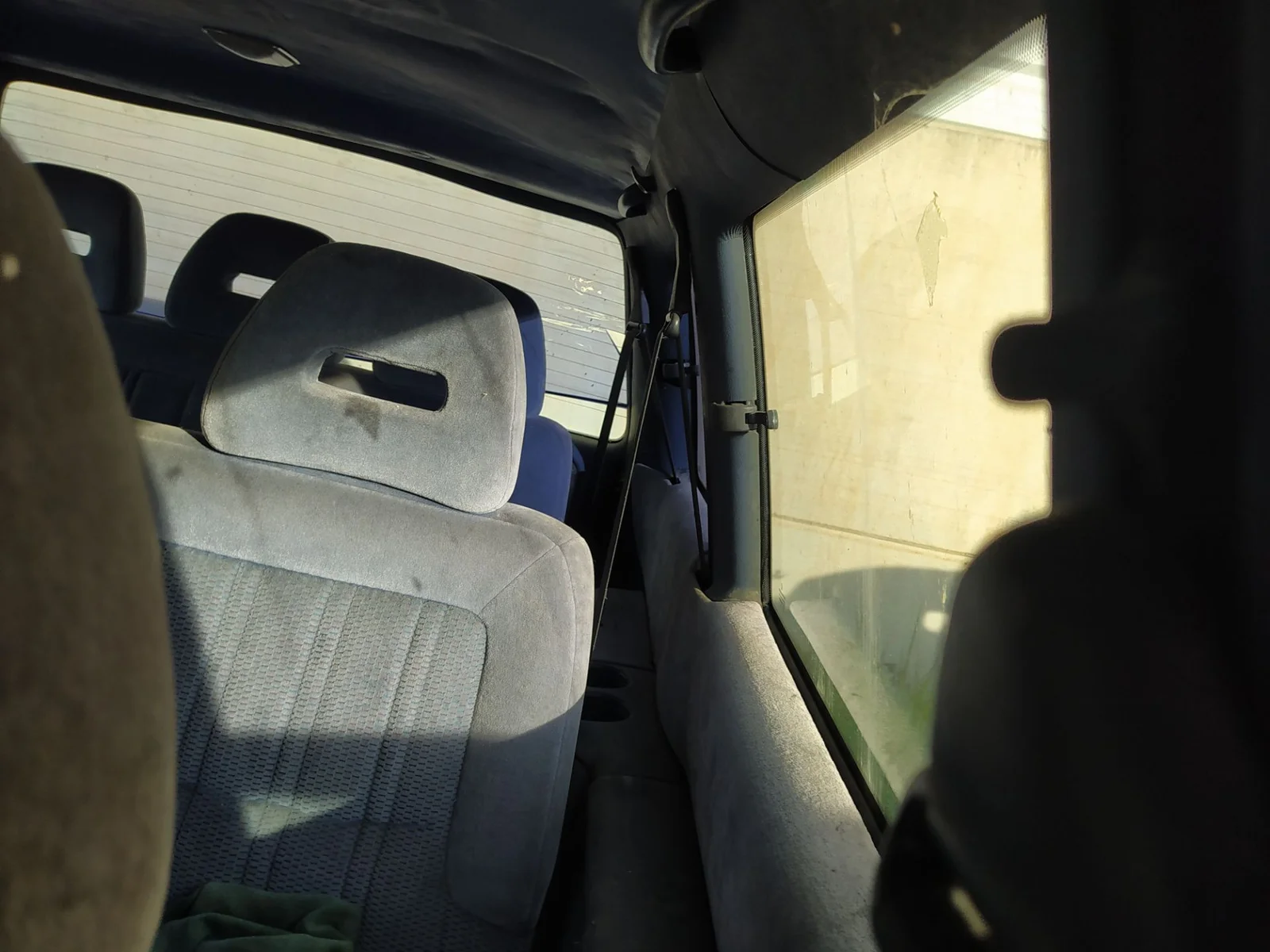 Foto de CINTURON SEGURIDAD TRASERO IZQUIERDO CHRYSLER VOYAGER GS 2.5 Turbodiesel (116 CV / 85 KW)