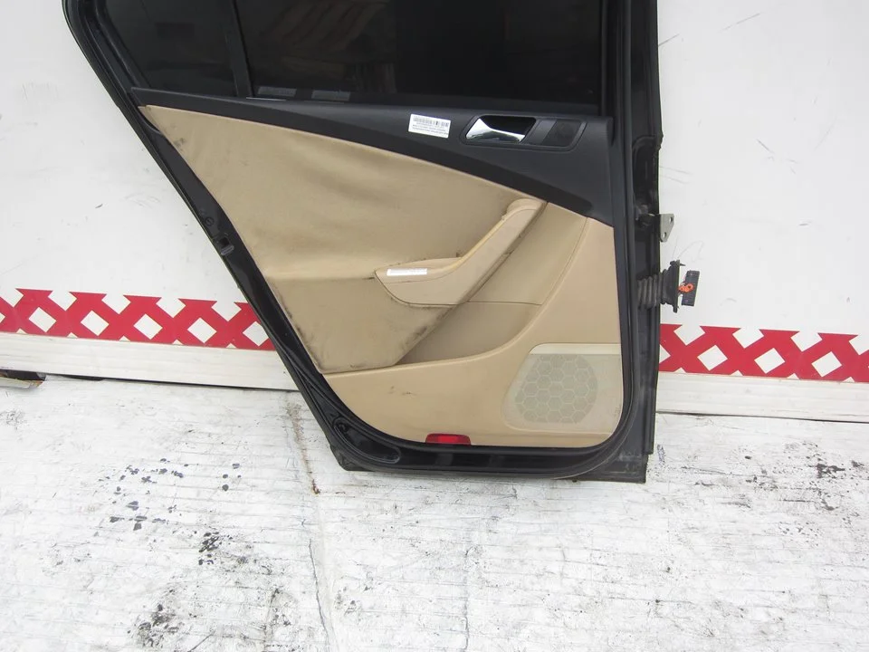 Foto de GUARNECIDO PUERTA TRASERA IZQUIERDA VOLKSWAGEN PASSAT BERLINA (3C2) 2.0 TDI (140 CV / 103 KW)