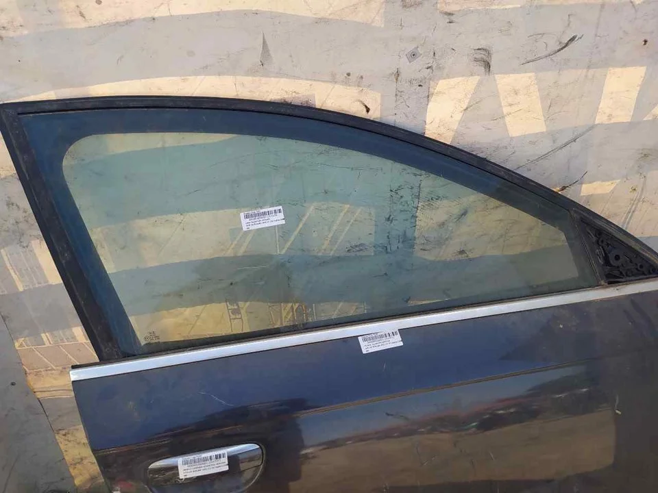 Foto de LUNA DELANTERA DERECHA AUDI A6 BERLINA (4F2) 3.0 V6 24V TDI (224 CV / 165 KW)