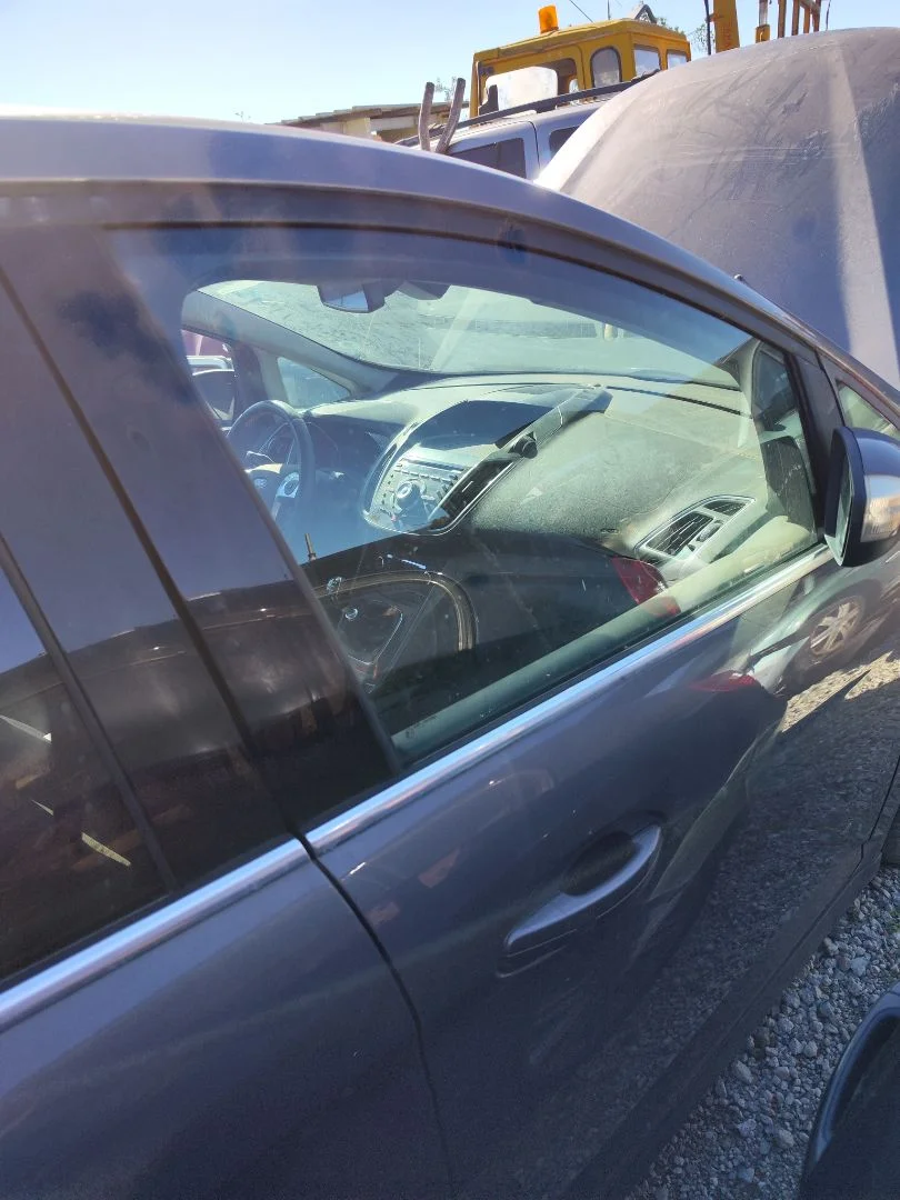 Foto de LUNA DELANTERA DERECHA FORD C-MAX (CB7) 1.6 TDCi CAT (116 CV / 85 KW)