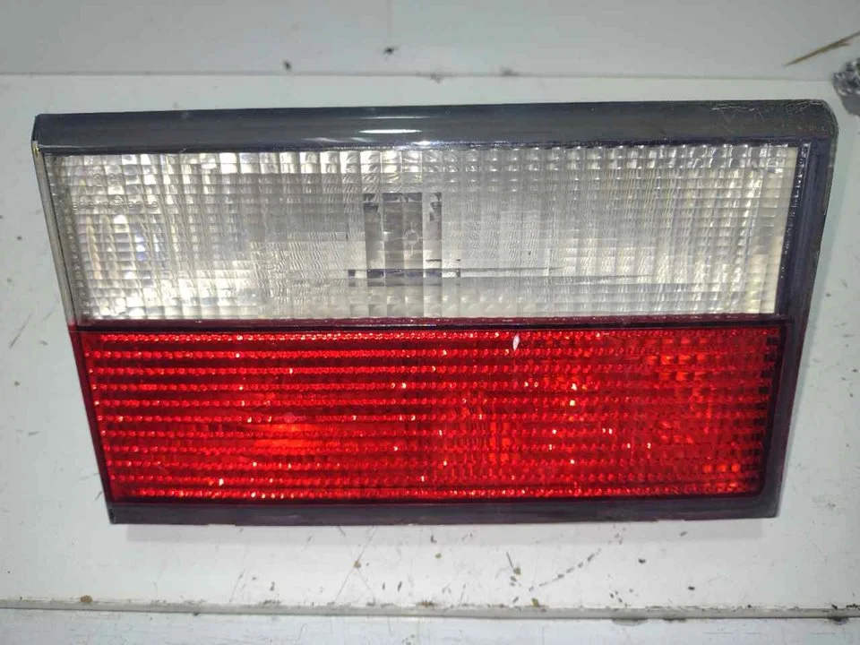 Foto de PILOTO TRASERO IZQUIERDO INTERIOR CITROEN XANTIA BERLINA 2.0 HDi CAT (RHY / DW10TD) (90 CV / 66 KW) referencia 22240134