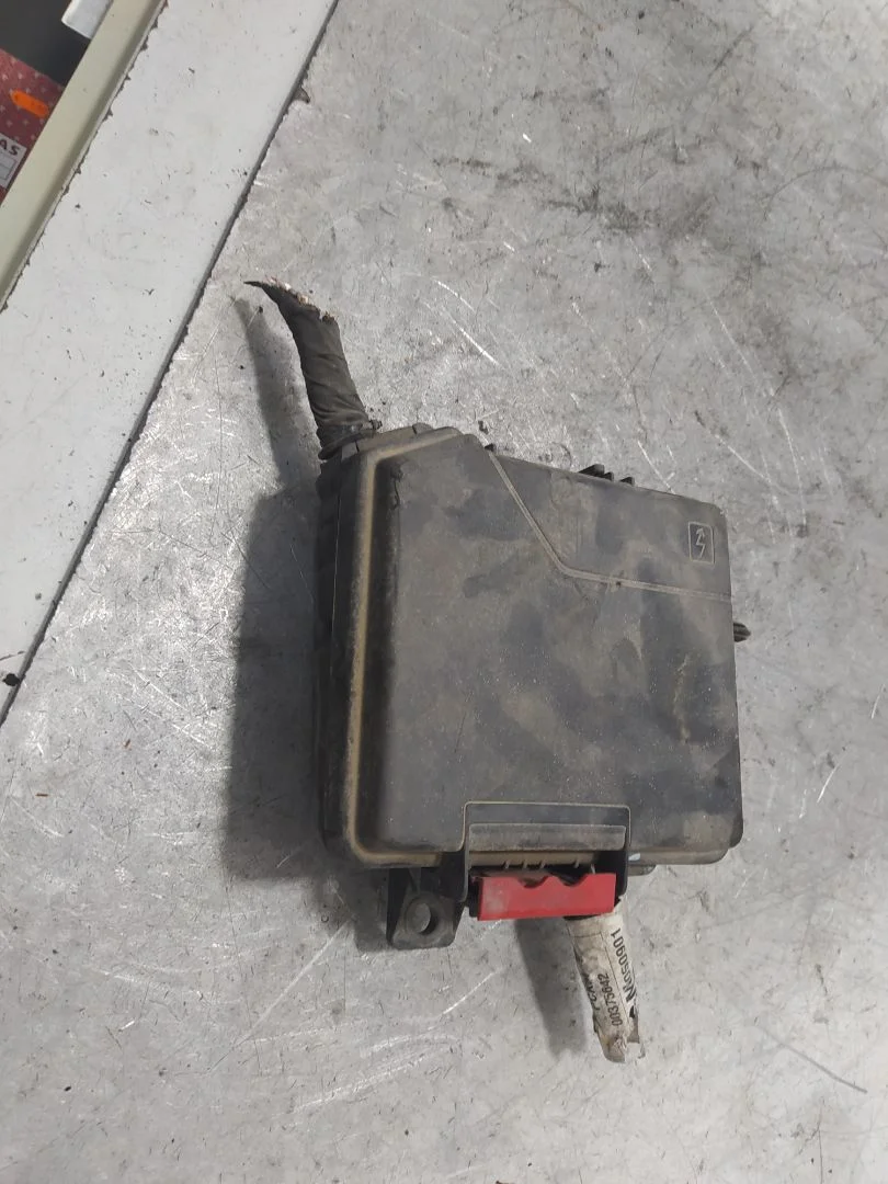 Foto de CAJA RELES / FUSIBLES RENAULT LAGUNA III BERLINA 1.5 dCi Diesel (110 CV / 81 KW)