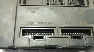 Foto de CAJA RELES / FUSIBLES RENAULT MEGANE II CLASSIC BERLINA 1.5 dCi Diesel (106 CV / 78 KW) referencia 8200724363 foto 4