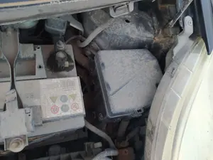 Foto de CAJA RELES / FUSIBLES TOYOTA YARIS (KSP9/SCP9/NLP9) 1.4 Turbodiesel CAT (90 CV / 66 KW)