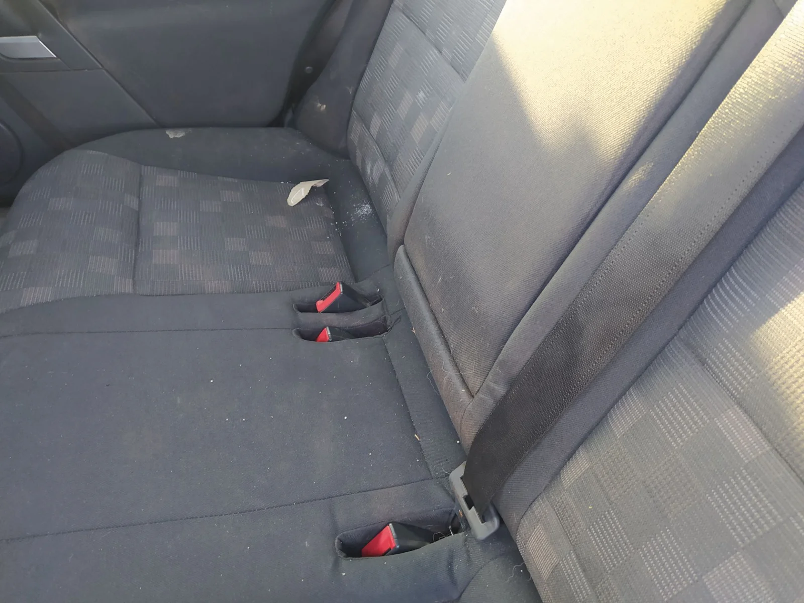 Foto de ENGANCHE CINTURON TRASERO CENTRAL OPEL VECTRA C CARAVAN 2.2 16V CAT (Z 22 YH / LCH) (155 CV / 114 KW)