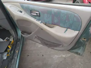 Foto de CERRADURA PUERTA DELANTERA DERECHA NISSAN ALMERA TINO (V10M) 1.8 16V CAT (114 CV / 84 KW) referencia 80502BM660