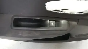 Foto de MANDO ELEVALUNAS TRASERO IZQUIERDO RENAULT MEGANE III BERLINA 5P 2.0 16V (140 CV / 103 KW) referencia 829507746R
