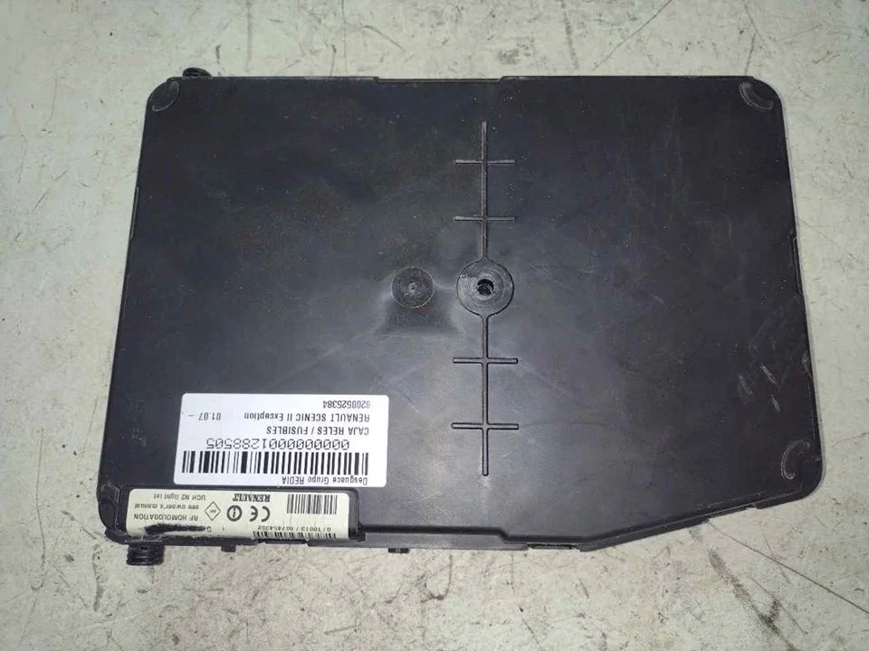 Foto de CAJA RELES / FUSIBLES RENAULT SCENIC II (JM) referencia 8200525384