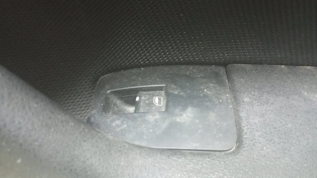 Foto de MANDO ELEVALUNAS TRASERO DERECHO AUDI A3 SPORTBACK (8PA) 2.0 TDI (140 CV / 103 KW) referencia 8F0959855
