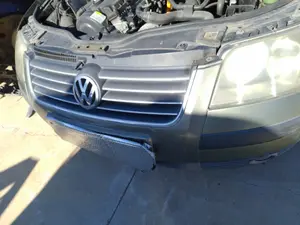 Foto de REFUERZO PARAGOLPES DELANTERO VOLKSWAGEN PASSAT BERLINA (3B3) 1.9 TDI (131 CV / 96 KW)