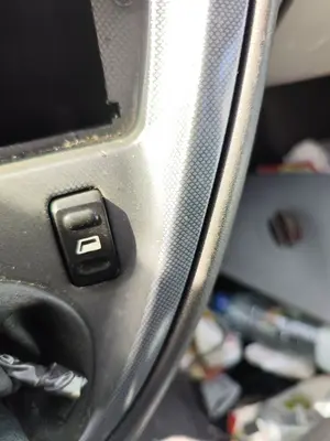 Foto de MANDO ELEVALUNAS DELANTERO DERECHO CITROEN XSARA PICASSO 1.6 HDi CAT (9HY / DV6TED4) (109 CV / 80 KW)