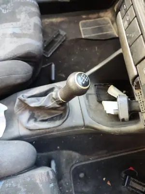 Foto de PALANCA CAMBIO VOLKSWAGEN GOLF III (1H1)(11.1991) 1.9 TDI (110 CV / 81 KW) referencia 357711112C