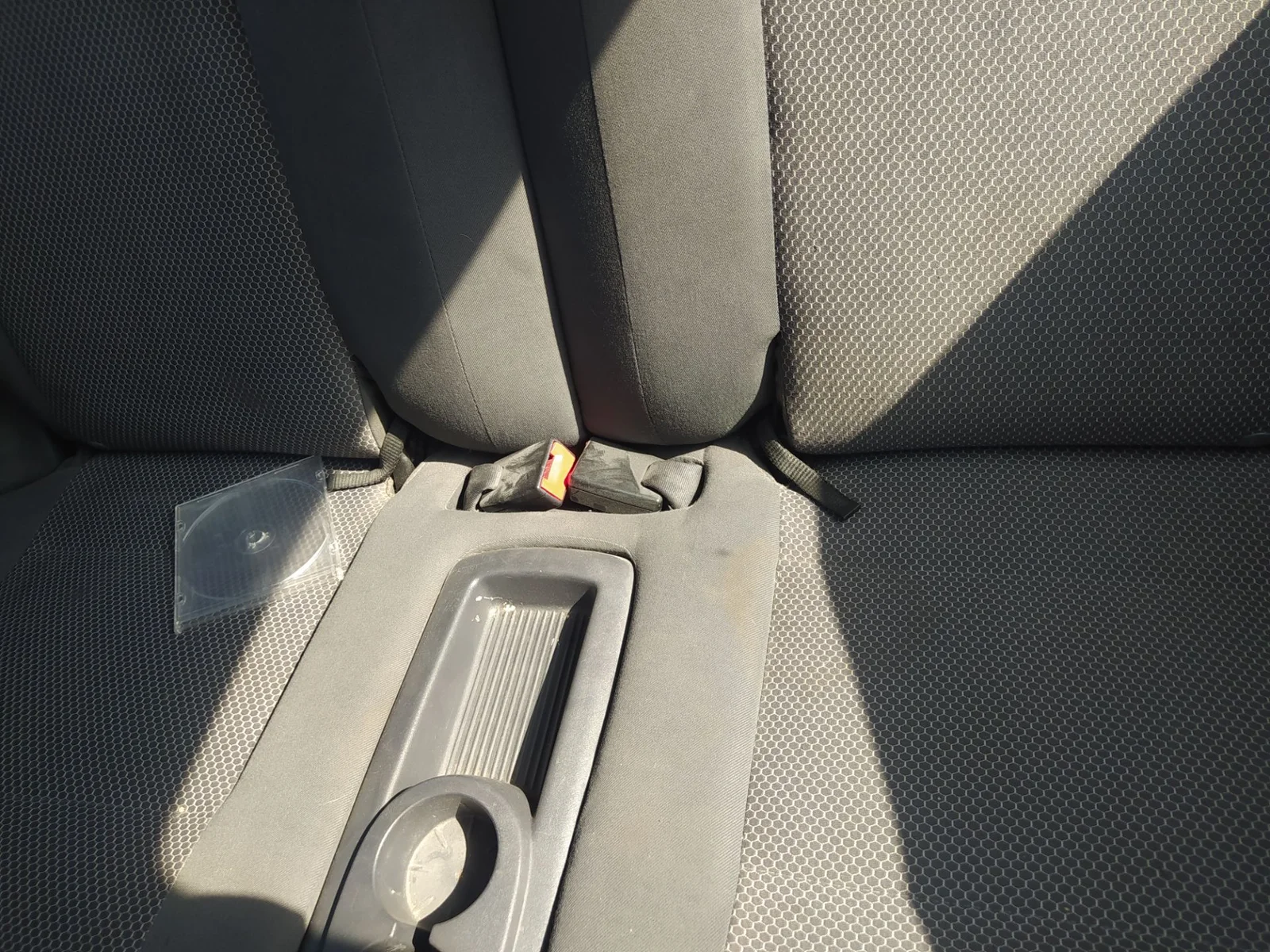 Foto de ENGANCHE CINTURON TRASERO IZQUIERDO VOLKSWAGEN FOX (5Z1)(04.2005) 1.4 (75 CV / 55 KW)