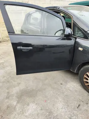 Foto de PUERTA DELANTERA DERECHA OPEL CORSA D 1.3 16V CDTI (75 CV / 55 KW) foto 2