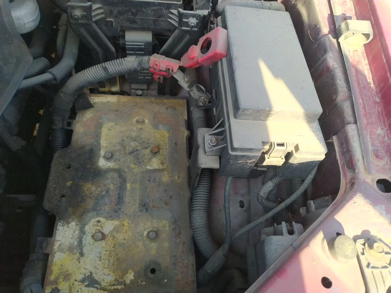 Foto de CAJA RELES / FUSIBLES KIA SORENTO (BL) 2.5 CRDi CAT (140 CV / 103 KW)