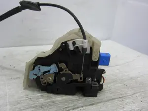 Foto de CERRADURA PUERTA DELANTERA IZQUIERDA VOLKSWAGEN GOLF PLUS V (5M1) 1.9 TDI (105 CV / 77 KW) referencia 3D1837015 foto 3