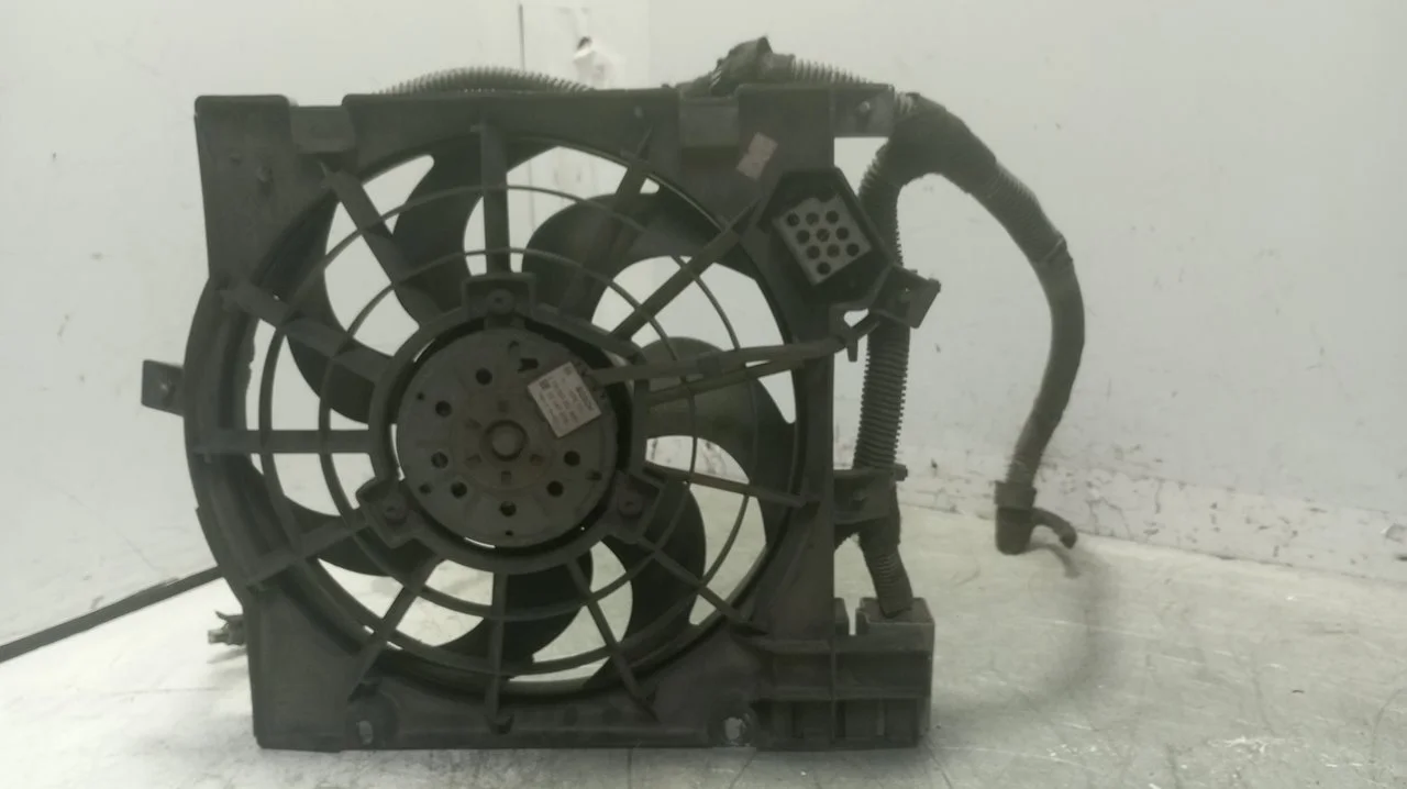 Foto de ELECTROVENTILADOR RADIADOR AIRE ACONDICIONADO OPEL ZAFIRA B 1.9 16V CDTI CAT (Z 19 DTH / LRD) (150 CV / 110 KW) referencia 0130303975