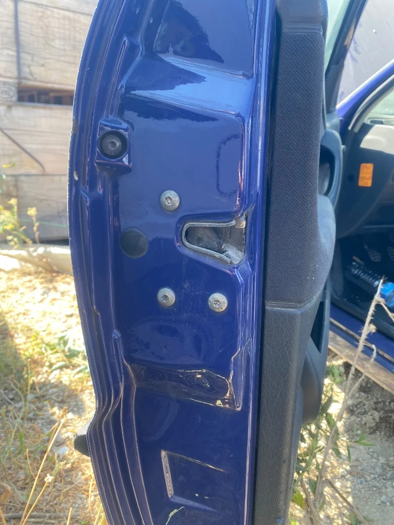 Foto de CERRADURA PUERTA DELANTERA IZQUIERDA VOLKSWAGEN POLO III (6N1) 1.4 (60 CV / 44 KW) referencia 6N1837015C