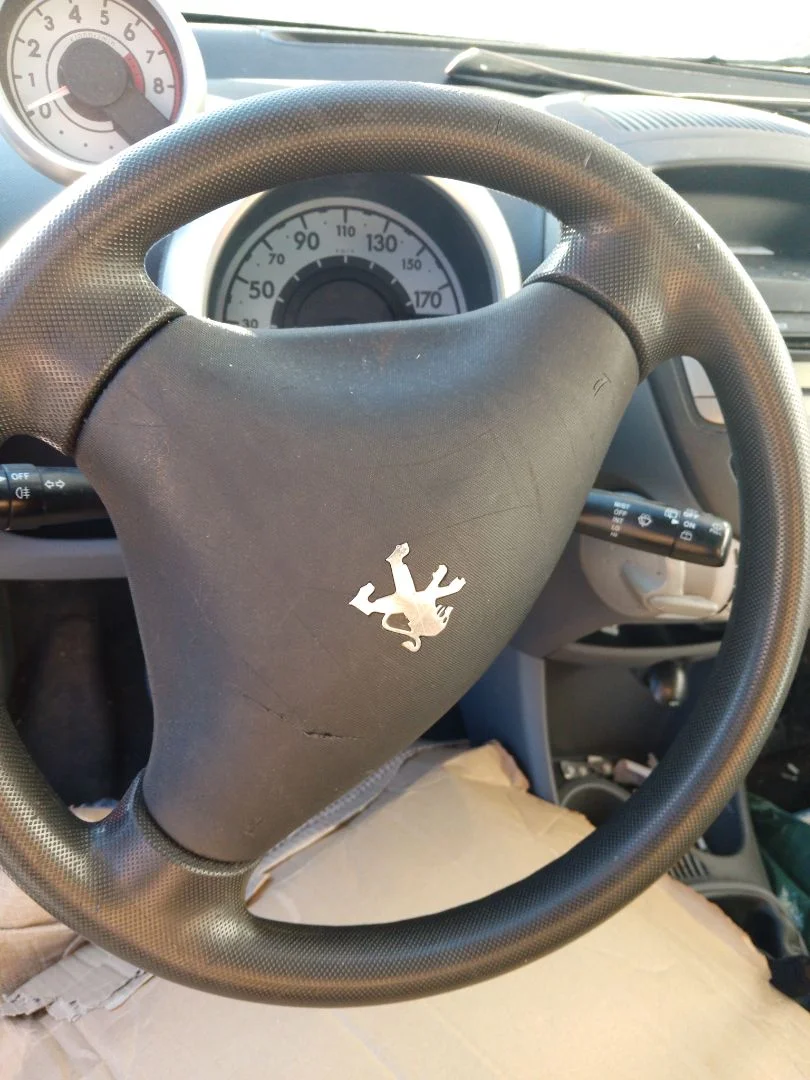 Foto de AIRBAG DELANTERO IZQUIERDO PEUGEOT 107 1.0 CAT (384F) (68 CV / 50 KW)