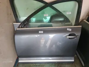 Foto de PUERTA DELANTERA IZQUIERDA PORSCHE CAYENNE (TIPO 9PA) 3.2 V6 CAT (250 CV / 184 KW)