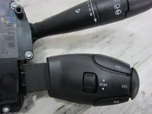 Foto de MANDO MULTIFUNCION PEUGEOT 207 1.6 16V HDi FAP (90 CV / 66 KW) referencia 96630732XT foto 5