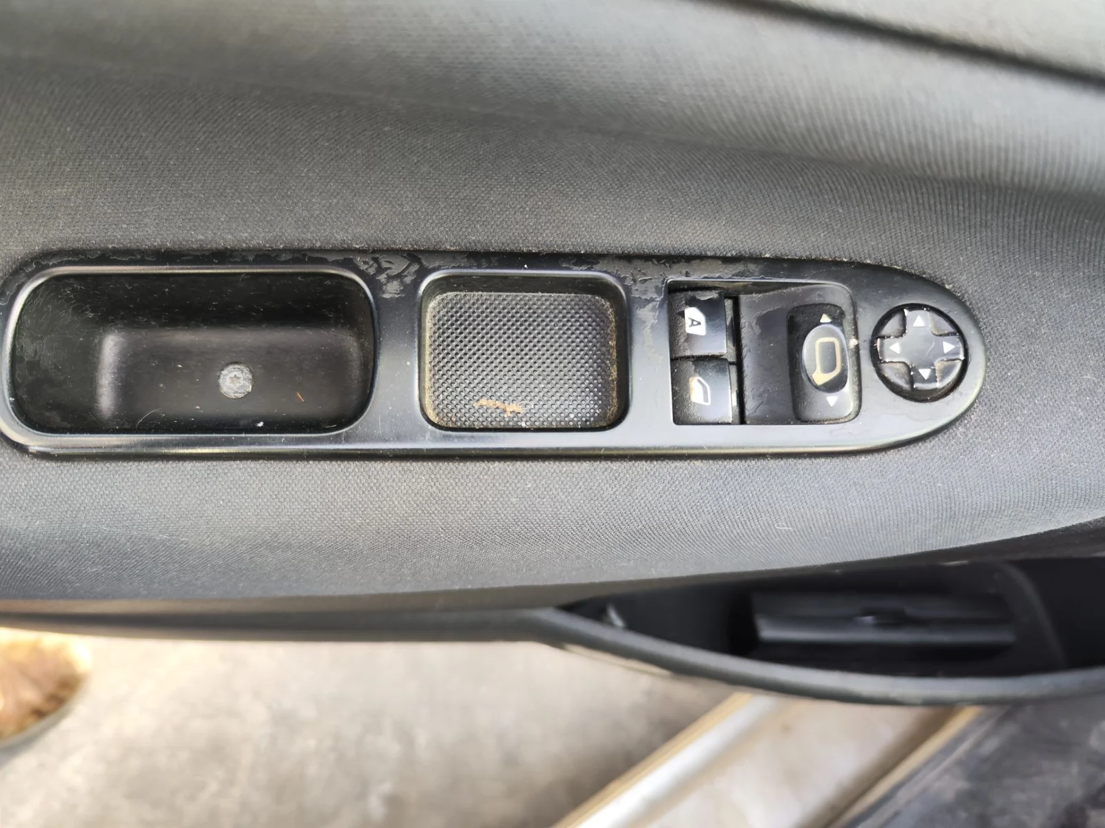 Foto de MANDO ELEVALUNAS DELANTERO IZQUIERDO PEUGEOT 207 1.4 HDi (68 CV / 50 KW)