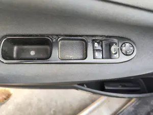 Foto de MANDO ELEVALUNAS DELANTERO IZQUIERDO PEUGEOT 207 1.4 HDi (68 CV / 50 KW)