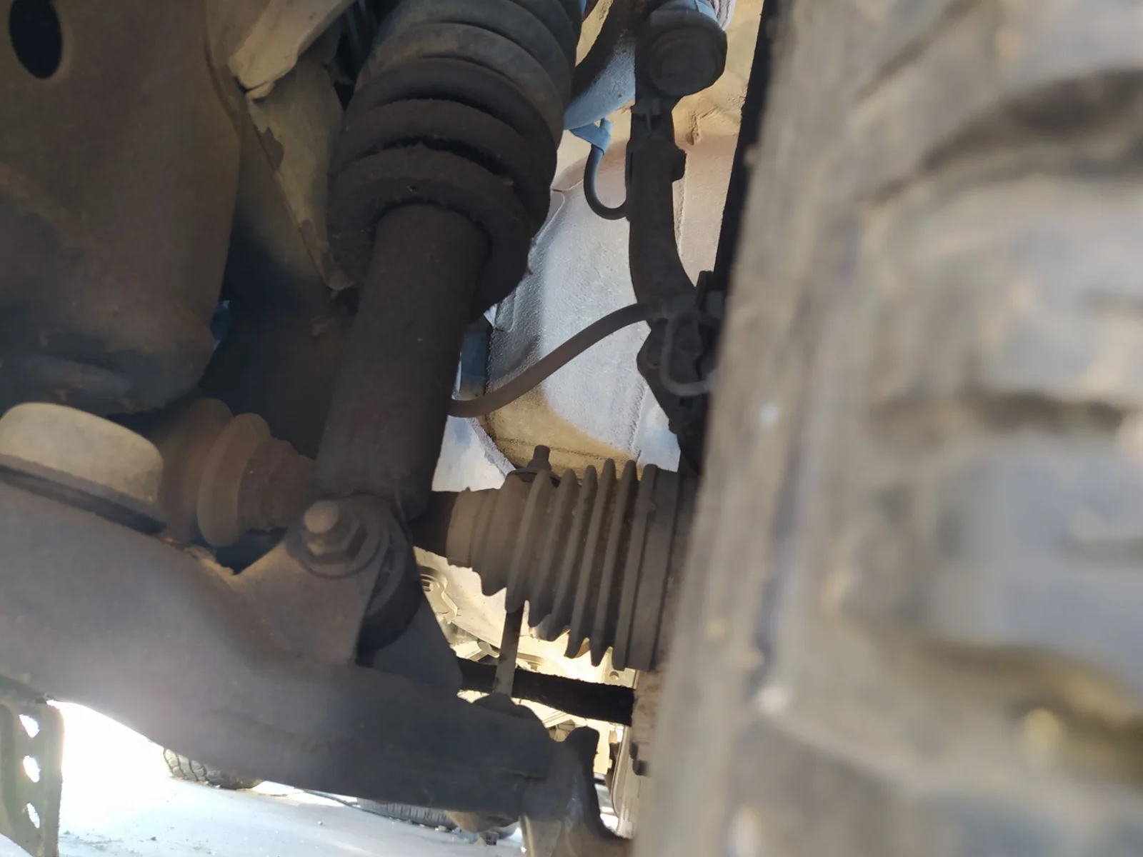 Foto de BRAZO SUSPENSION DELANTERO IZQUIERDO TOYOTA LAND CRUISER (J9) 3.0 Turbodiesel (125 CV / 92 KW)