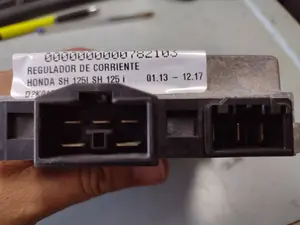Foto de REGULADOR DE CORRIENTE HONDA SH 125I referencia D2K01D6A foto 3