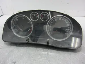 Foto de CUADRO INSTRUMENTOS VOLKSWAGEN PASSAT BERLINA (3B3) 1.9 TDI (131 CV / 96 KW) referencia 3B0920829AV