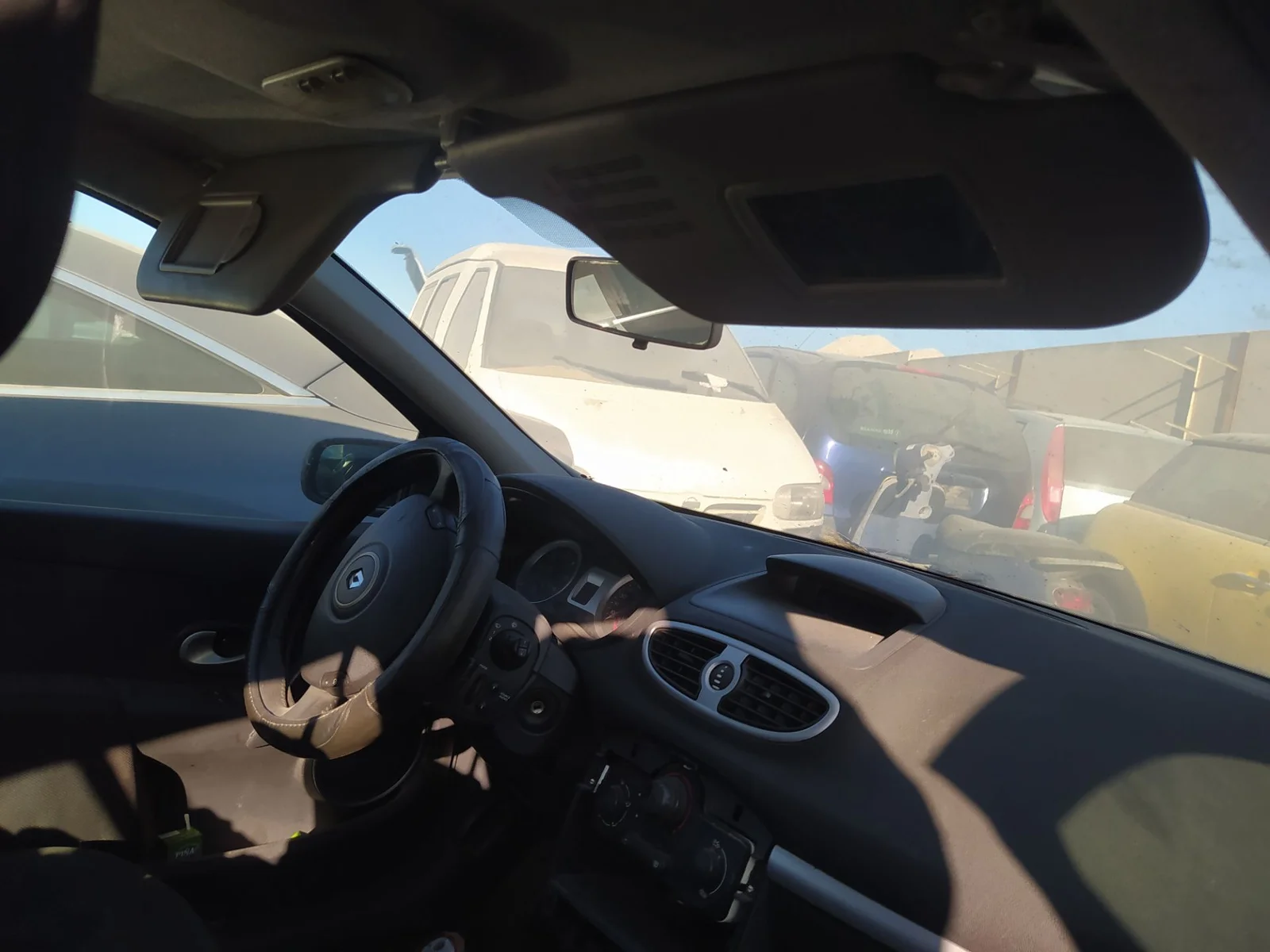 Foto de RETROVISOR INTERIOR RENAULT CLIO III 1.5 dCi Diesel CAT (86 CV / 63 KW)