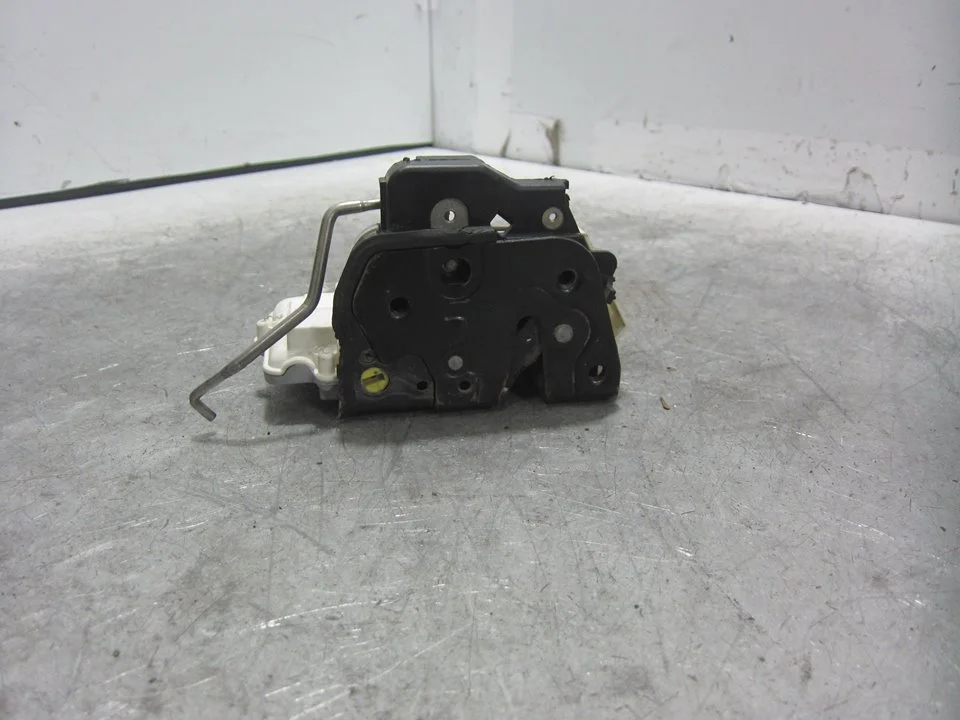 Foto de CERRADURA PUERTA TRASERA DERECHA AUDI A3 SPORTBACK (8PA) 1.9 TDI (105 CV / 77 KW) referencia 4F0839016
