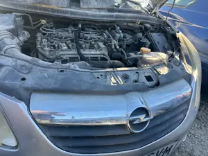 Foto de REJILLA DELANTERA OPEL CORSA D 1.3 16V CDTI (75 CV / 55 KW)