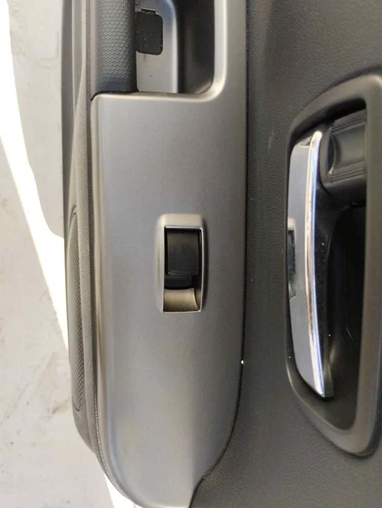 Foto de MANDO ELEVALUNAS TRASERO IZQUIERDO MITSUBISHI ASX (GA0W) 1.6 CAT (117 CV / 86 KW)