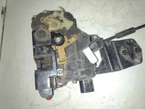 Foto de CERRADURA PUERTA TRASERA IZQUIERDA VOLKSWAGEN PASSAT BERLINA (3B3) 1.9 TDI (131 CV / 96 KW) referencia 3B0837867 foto 4