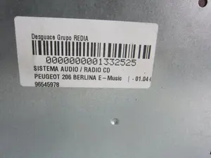 Foto de SISTEMA AUDIO / RADIO CD PEUGEOT 206 1.4 (75 CV / 55 KW) referencia 96545978XT00 foto 4