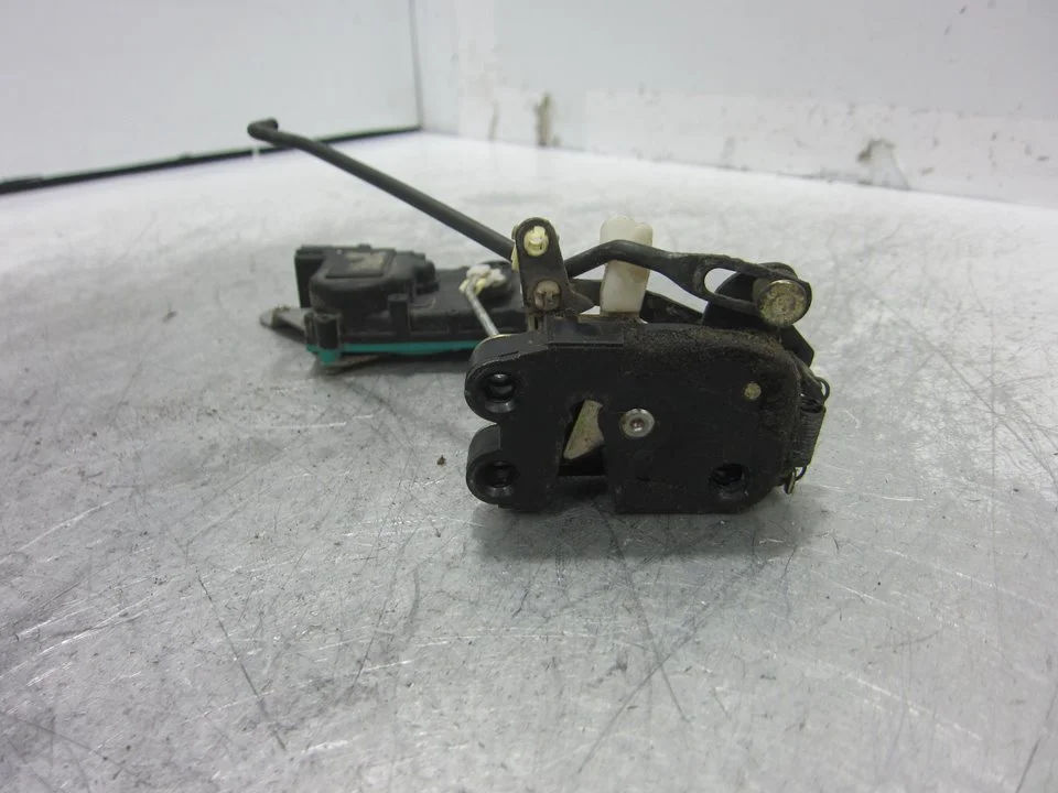 Foto de CERRADURA PUERTA DELANTERA IZQUIERDA HYUNDAI ATOS (EM) 1.1 12V CAT (63 CV / 46 KW)