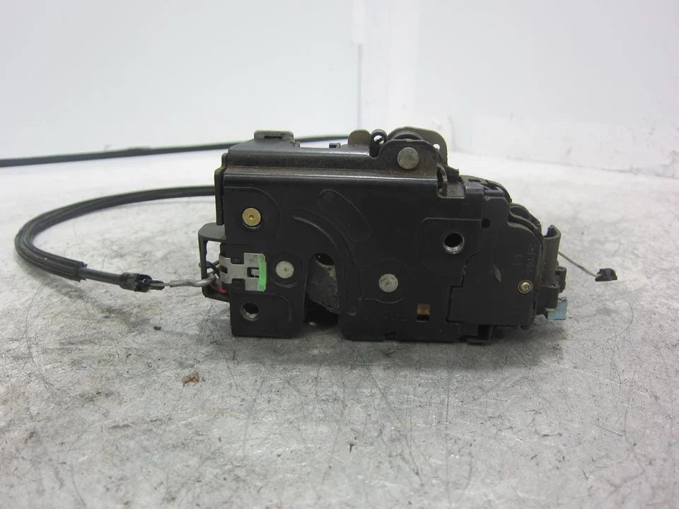 Foto de CERRADURA PUERTA DELANTERA IZQUIERDA VOLKSWAGEN GOLF V (1K1)(10.2003) 2.0 TDI (140 CV / 103 KW) referencia 3D1837015