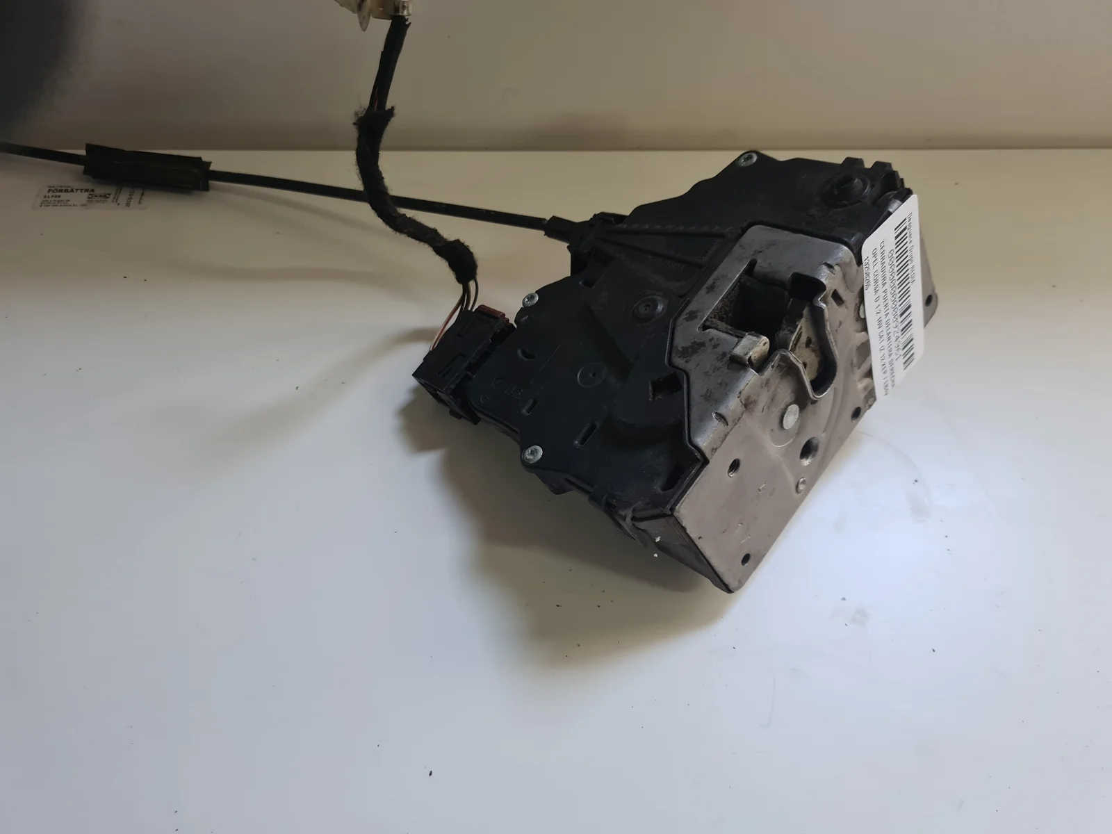 Foto de CERRADURA PUERTA DELANTERA DERECHA OPEL CORSA D referencia 13258265