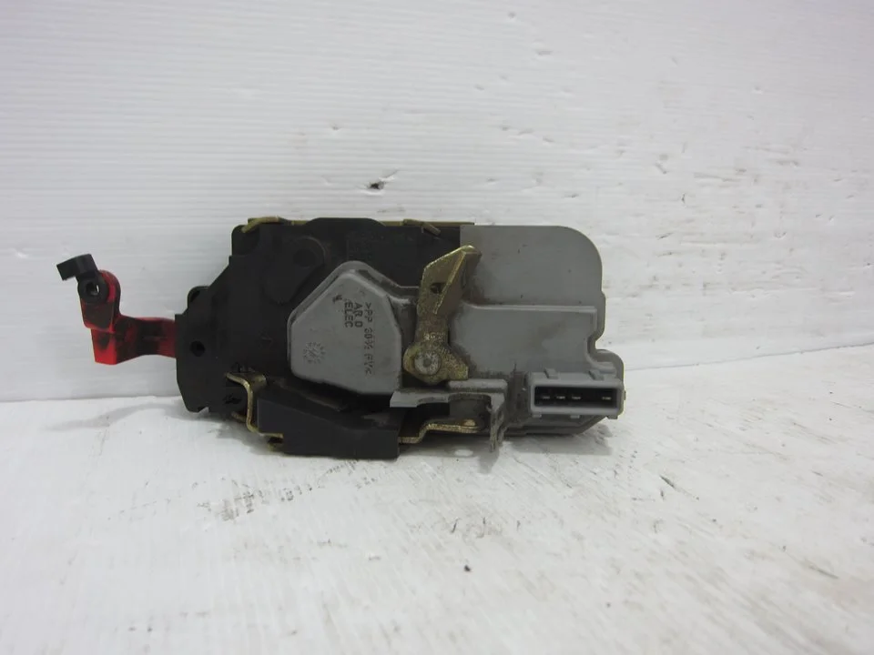 Foto de CERRADURA PUERTA DELANTERA IZQUIERDA CITROEN XSARA BERLINA 1.4 (75 CV / 55 KW)
