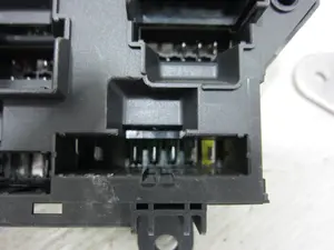 Foto de CAJA RELES / FUSIBLES BMW SERIE 5 GRAN TURISMO (F07) 3.0 24V Turbo (306 CV / 225 KW) referencia 921085701 foto 5