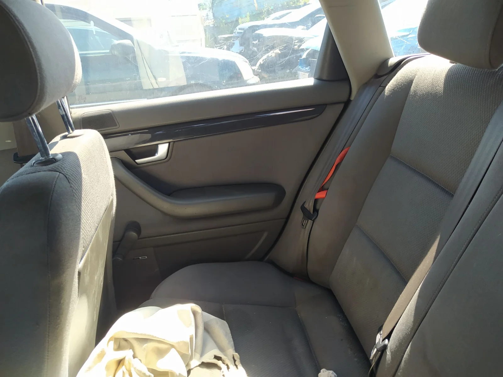 Foto de GUARNECIDO PUERTA TRASERA DERECHA AUDI A4 AVANT (8E) 1.9 TDI (131 CV / 96 KW) referencia 8E0867304 FKZ