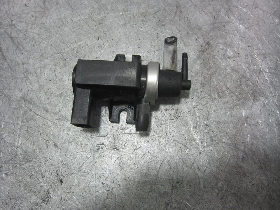 Foto de VALVULA AIRE ADICIONAL SEAT IBIZA (6L1) 1.9 SDI (64 CV / 47 KW) referencia 1J0906627