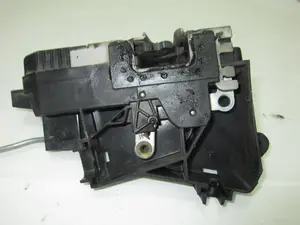 Foto de CERRADURA PUERTA DELANTERA DERECHA OPEL VECTRA C BERLINA 1.9 16V CDTI CAT (Z 19 DTH / LRD) (150 CV / 110 KW) referencia 13210765 foto 9