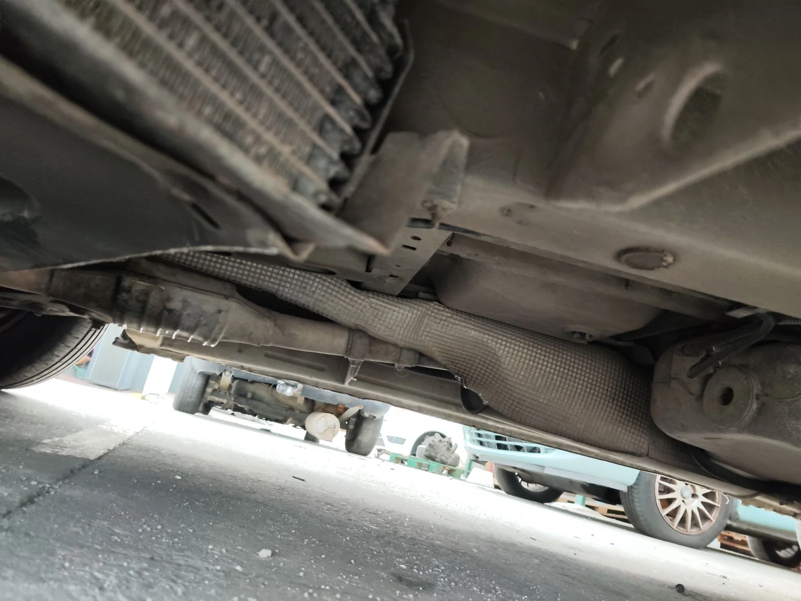 Foto de TUBO ESCAPE TRASERO CITROEN JUMPY 2.0 HDi CAT (RHX / DW10BTED) (94 CV / 69 KW)