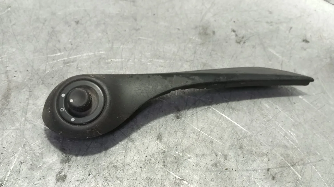 Foto de MANDO RETROVISOR RENAULT MEGANE II CLASSIC BERLINA 1.5 dCi Diesel (106 CV / 78 KW) referencia 8200297158