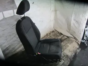 Foto de ASIENTO DELANTERO IZQUIERDO VOLKSWAGEN GOLF VI (5K1)(10.2008) 1.6 TDI DPF (105 CV / 77 KW) referencia 1K4881105 foto 2