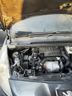 Foto de BRAZO LIMPIA DELANTERO DERECHO PEUGEOT 5008 1.6 HDi FAP CAT (9HZ / DV6TED4) (109 CV / 80 KW)