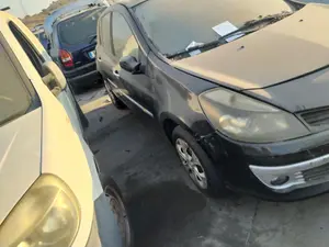 Foto de ALETA DELANTERA DERECHA RENAULT CLIO III 1.2 16V (75 CV / 55 KW) referencia 7701476105